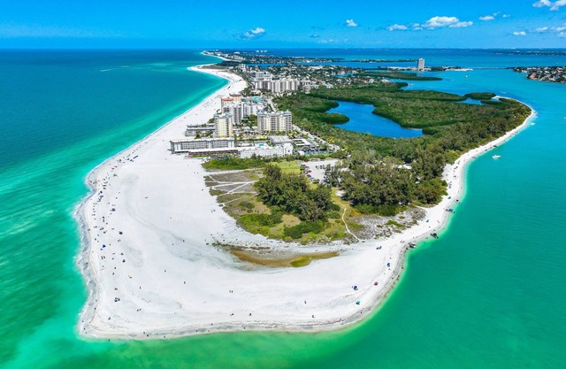 Beach Club at Siesta Key Poolside D
