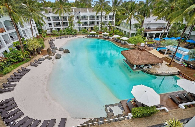 Beach Club Palm Cove 