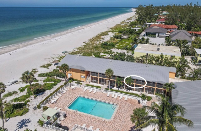 Beach Condo: Open Thurs, $150/nt + Fees!