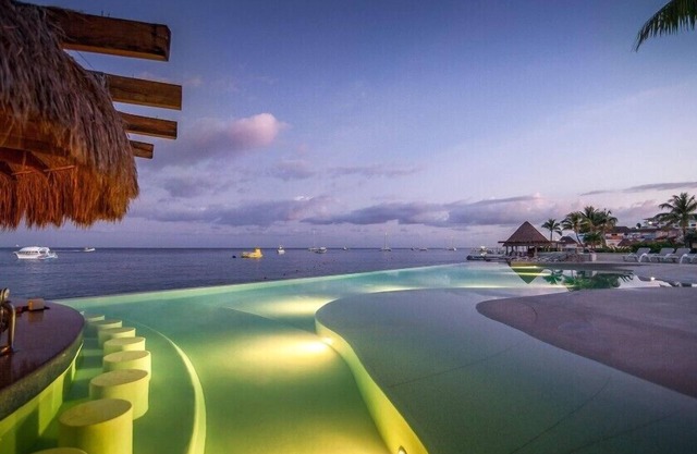 Beach-front Studio with Balcony for Weekend Getaway