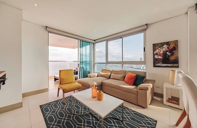 Beach Front 3BR Penthouse in Palmetto Beach