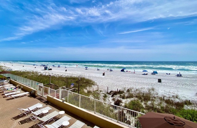 BEACH Front Condo! Stay right on the Gulf! GG201