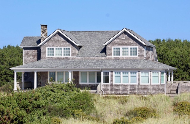 Beach Front, Cape Cod Coastal Story Book Home, 10 minutes from Westport