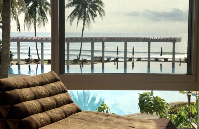 Beach Front Condo with Spectacular Ocean