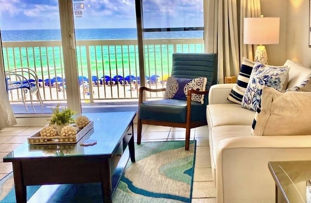 Beach Front condo, 3 pools private balcony,Free parking best Views,Tennis courts