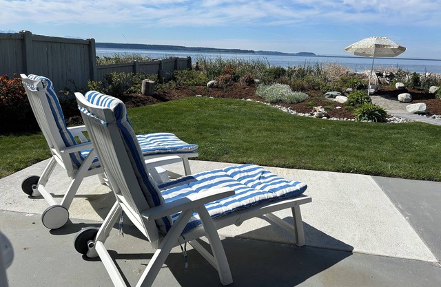 Beach Front Cottage in the Sun on Whidbey.