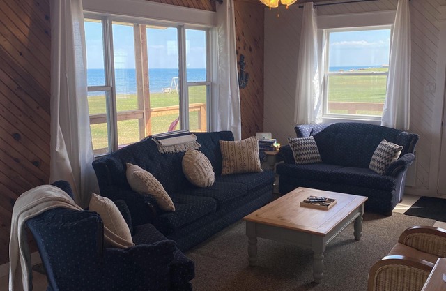 Beach front cottage minutes from the Northern Tip of the Island! (Pet Friendly)