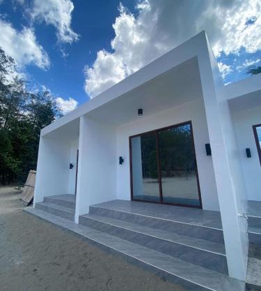 Beach front deluxe room with bathroom - Modern Cabin Shiloh 2