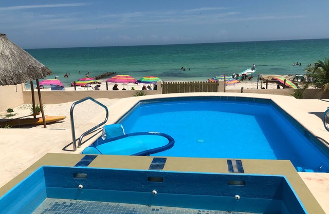 Beach front house for the whole family to enjoy at the safest place of Mexico !
