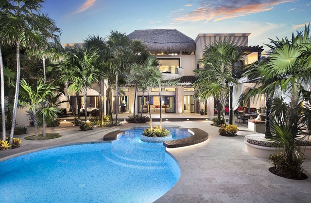 Beach Front Luxury Villa includes Chef, Bartender and Staff - Sept/Oct Discount