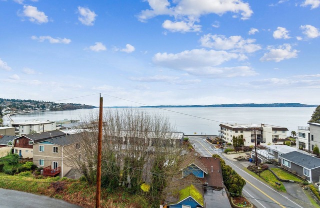 Beach Front Oasis Entire Place 1100 ft.² EV Charger Available