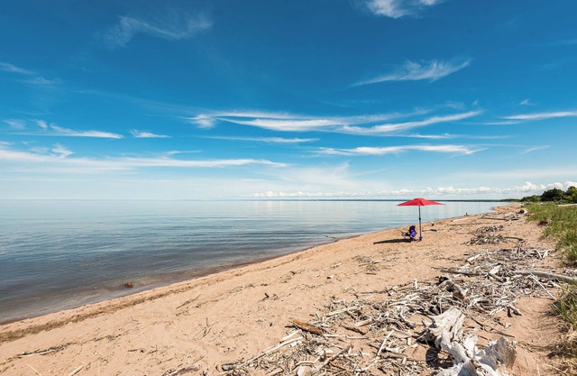 BEACH FRONT, PARK POINT, RARE FIND