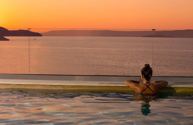 Beach front villa★Heated Pool★Gym & Sauna★Walk to market/restaurant/bar★Jacuzzi