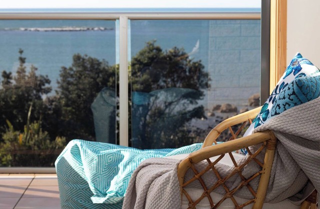 Beach front with direct beach access & unobstructed beachfront view