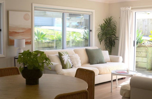 Beach Guest House - directly across the road from Wainui beach