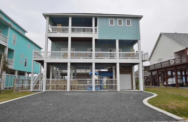 BEACH HANSON 1 New Construction with private pool and hot tub.