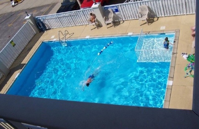 Beach Holiday Condo ~ 1 BR/2 Full Baths ~ Full Kitchen With Dishwasher