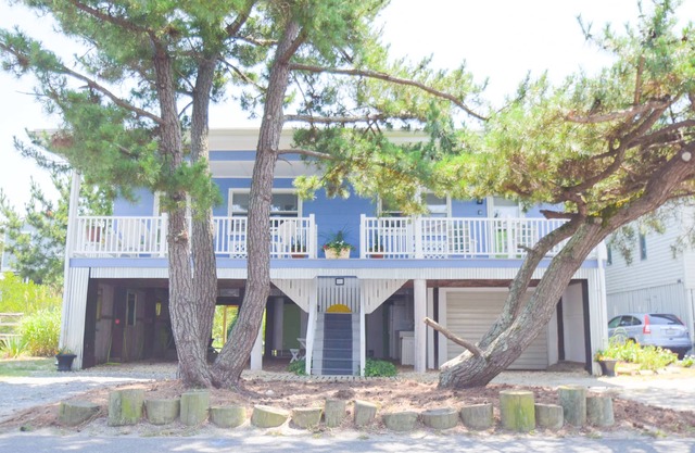 Beach home nestled between the beach and the bay