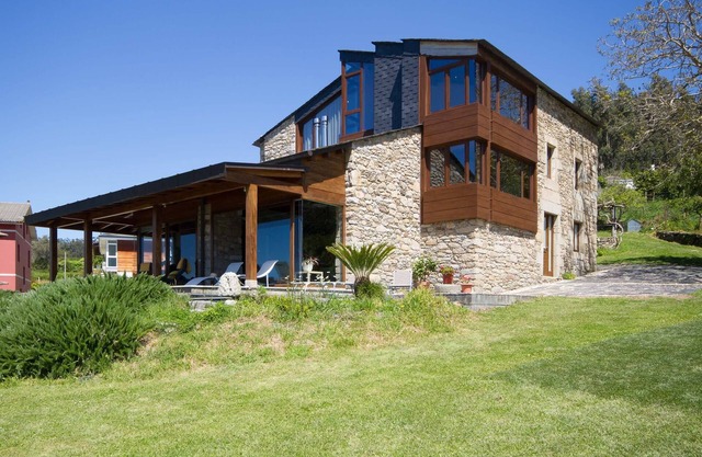 Beach House Area with garden and porch