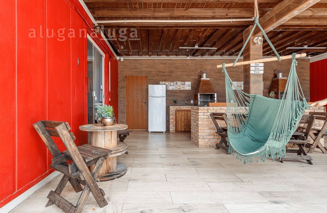 Beach House Containers - With Pool #1