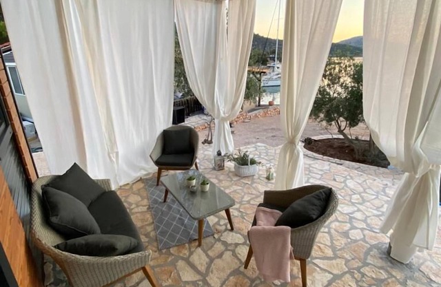 Beach house Hela - resort Bain, Žut - Kornati