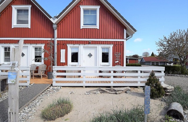 Beach house 'Lütte Freiheit': A few meters to the Baltic Sea beach!