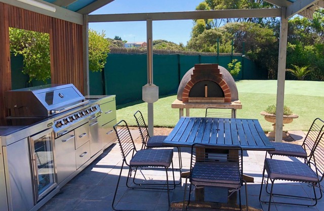 beach-house-ocean-bayside-beaches: Golf Green, Playground, Hot Tub, Wifi, Foxtel