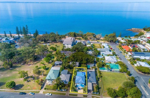 Beach House - Stunning property with ocean views and stones throw from the beach