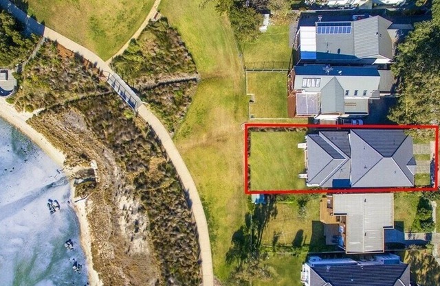 Beach house Taren Point