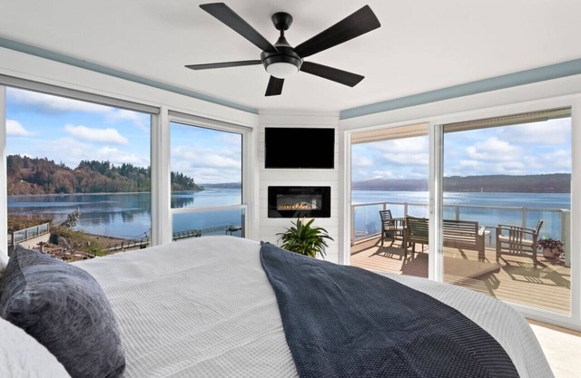 Beach house w/Kayaks & Game Room!
