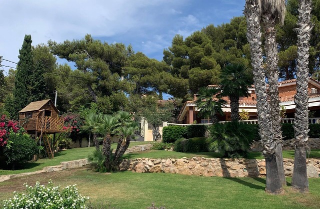 Beach House With Sea Views -Walk To Beach/45 Min. From BCN