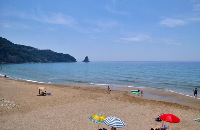 Beach houses in Corfu “Angelos” at Agios Gordios