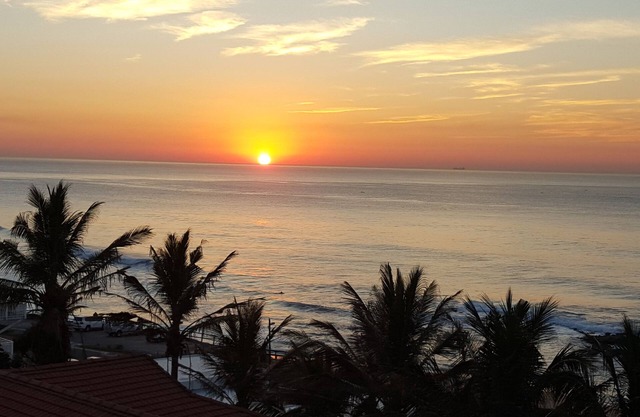 Beach Music, Umdloti Beach, sea views. Airport 9.2km. Newly decorated. 5 Star