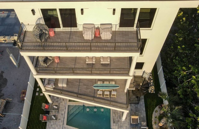 Beach One: Style Meets the Shore w/Pool and Spa