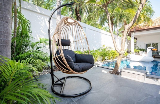 Beach Pool Villa with Private Beach Access – 2 Bedrooms, Pratamnak Hill, Pattaya