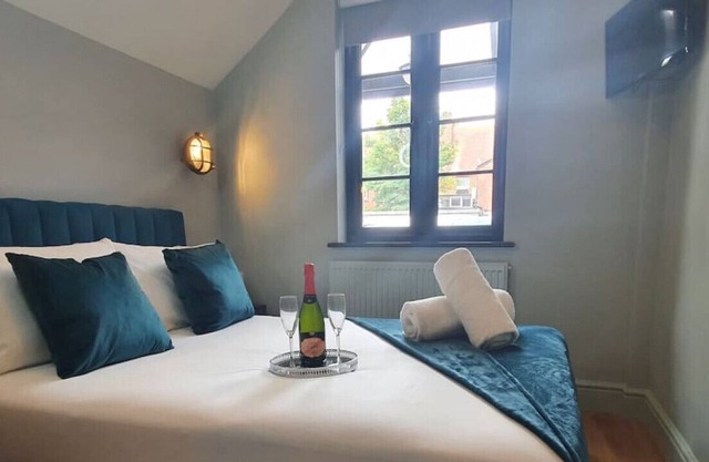 Beach Retreat · Lovely 1-Bedroom GF flat in Canford Cliffs