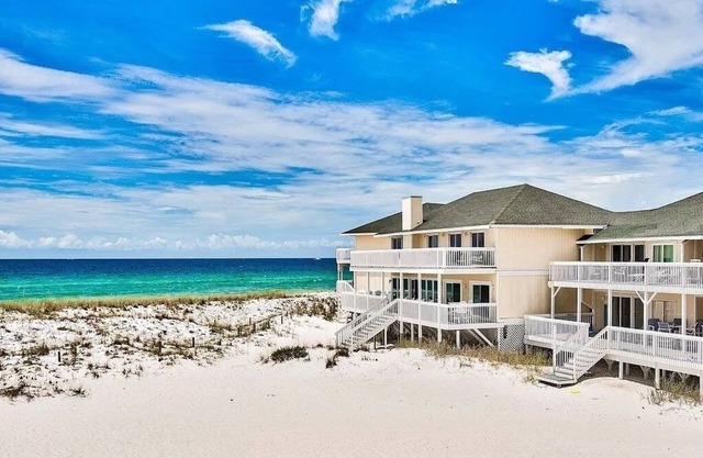 Beach service included begins March 1st beachfront 1 bedroom 1 bath sleeps 6