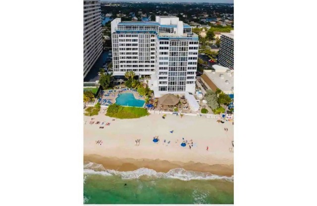 Beach Studio@Ft. Lauderdale Beach front Hotel Resort near Lauderdale by the Sea