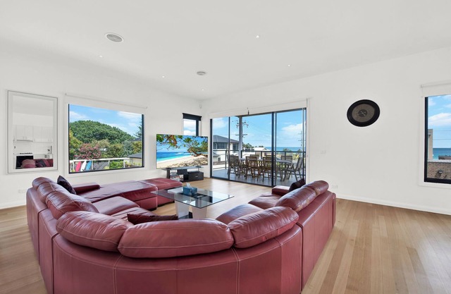 Beach View Escape - Close to the Beach & WiFi