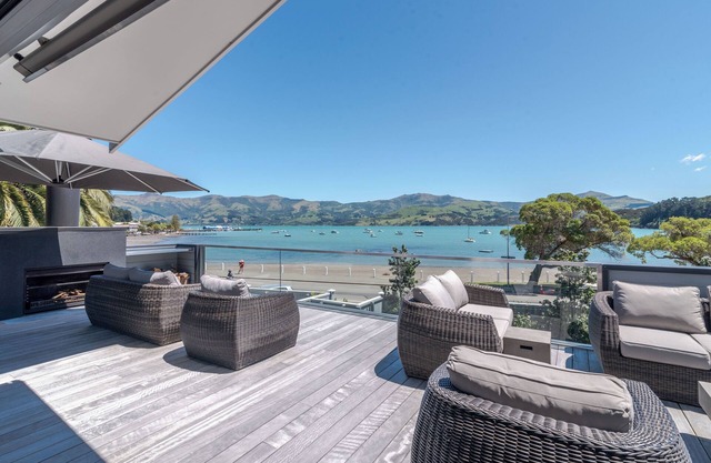 Beach View Retreat - Akaroa Holiday Apartment