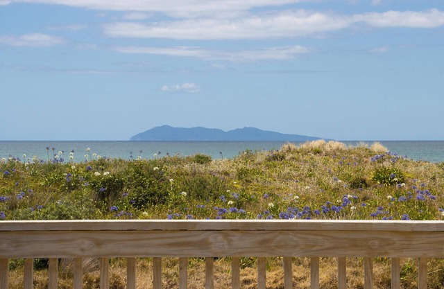 Beached on Broadway - Perfect for Couples, Families or Friends
