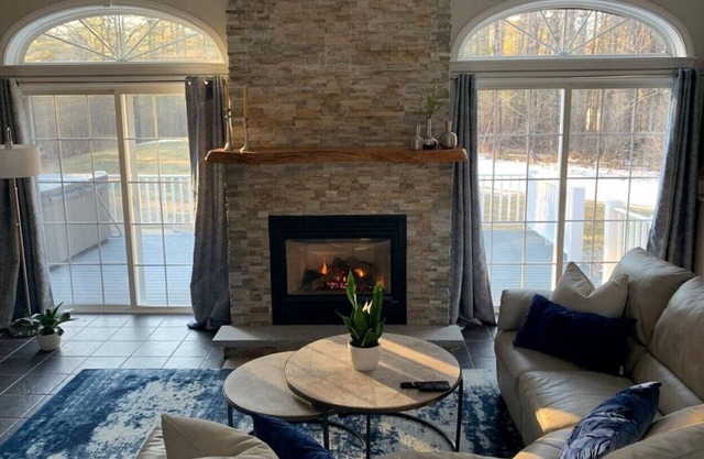 Beaches, Town and Eastern Trail within minutes!