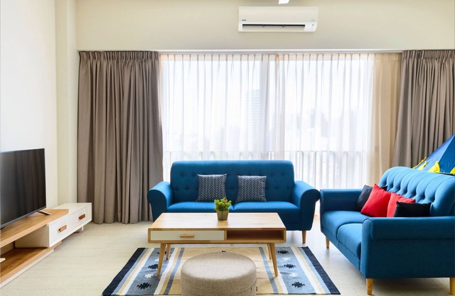 Beachfront 2 bedroom Apartment/Near Night Market