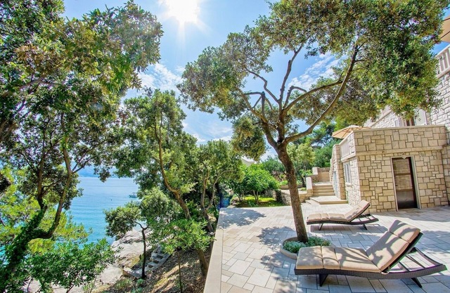 Beachfront, 10 meters from the beach