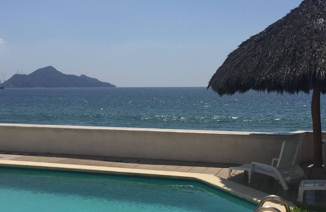 Beachfront 2bed/2bath Condo with Pool