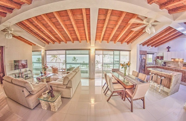 Beachfront 2BR Penthouse w/Ocean Views & Pool