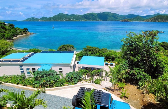 BEACHFRONT 5 BEDROOM VILLA–POOL, SOLAR, PRIVATE