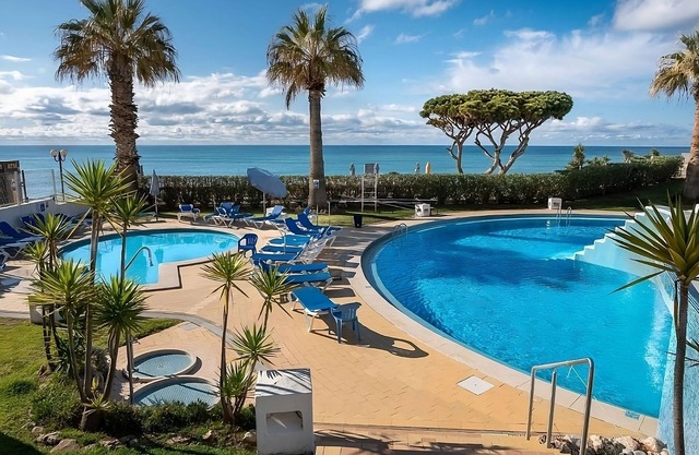 Beachfront 5-Star Resort! 3 Comfortable Units, Outdoor and Indoor Pool!