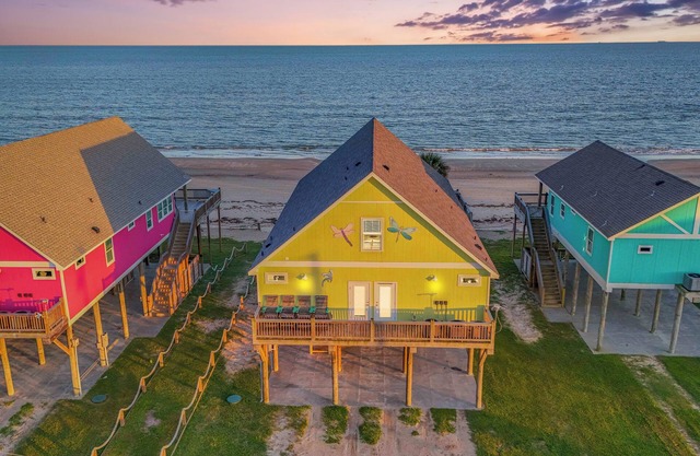 Beachfront 5BR | Hot Tub, Game Room, Mini Golf & More