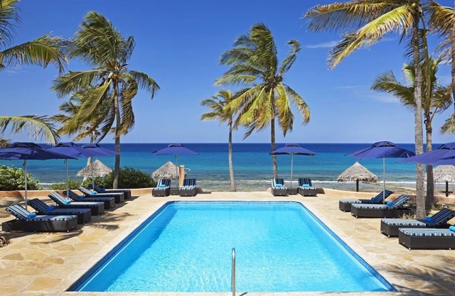 Beachfront Accommodations! Luxurious Room w/Balcony, 4 Pools and Free Parking!